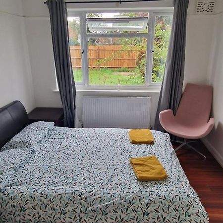 Ritzs Place Northolt  外观 照片