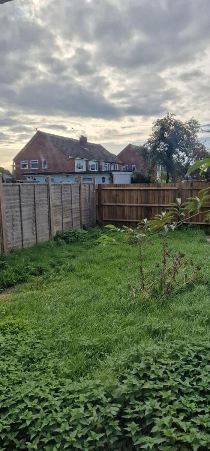 Ritzs Place Northolt  外观 照片