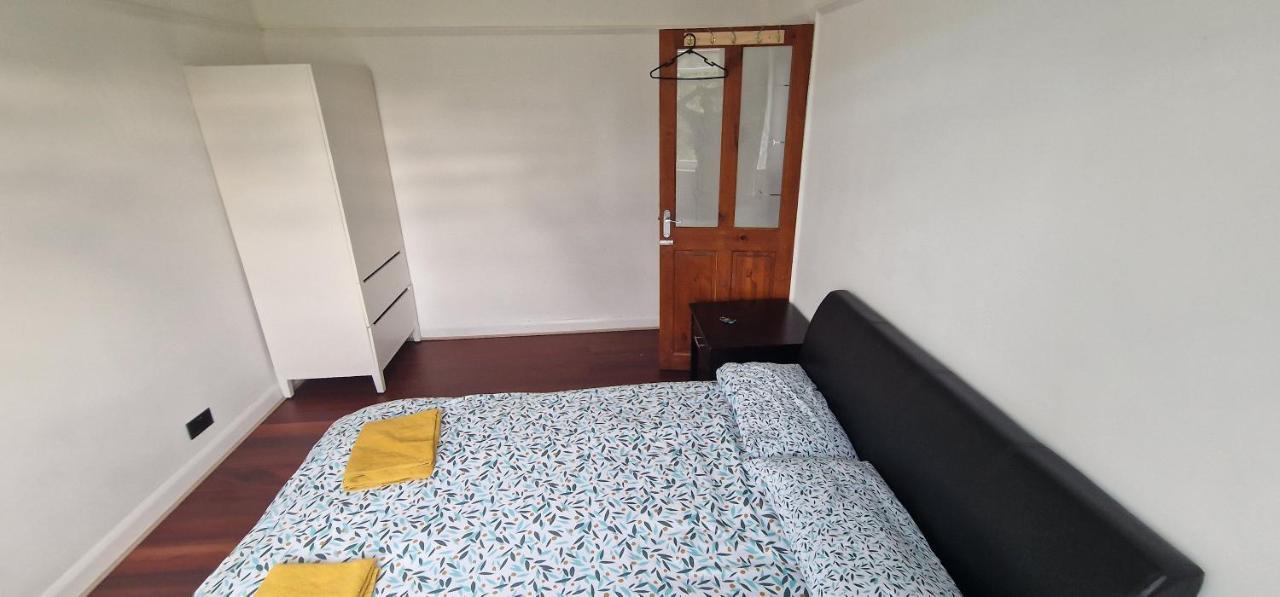 Ritzs Place Northolt  外观 照片