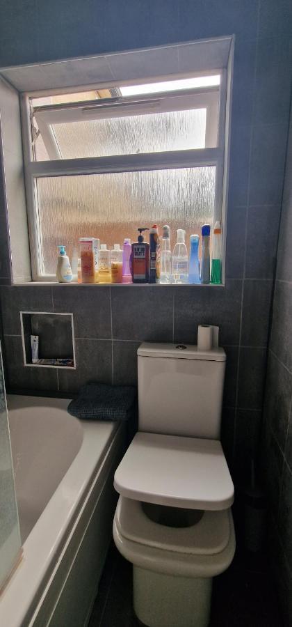 Ritzs Place Northolt  外观 照片