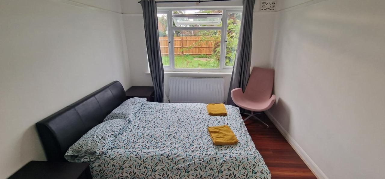 Ritzs Place Northolt  外观 照片