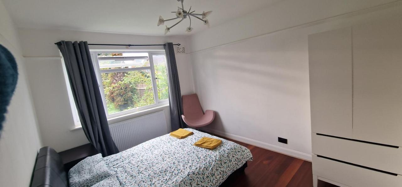 Ritzs Place Northolt  外观 照片