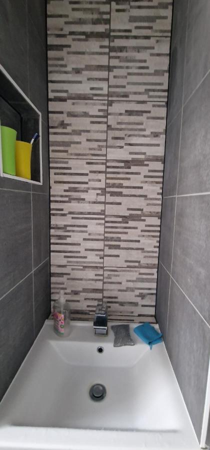 Ritzs Place Northolt  外观 照片