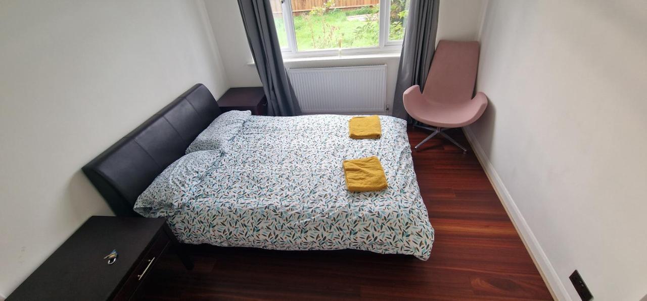 Ritzs Place Northolt  外观 照片