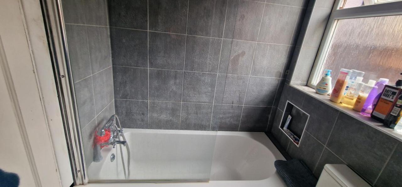 Ritzs Place Northolt  外观 照片